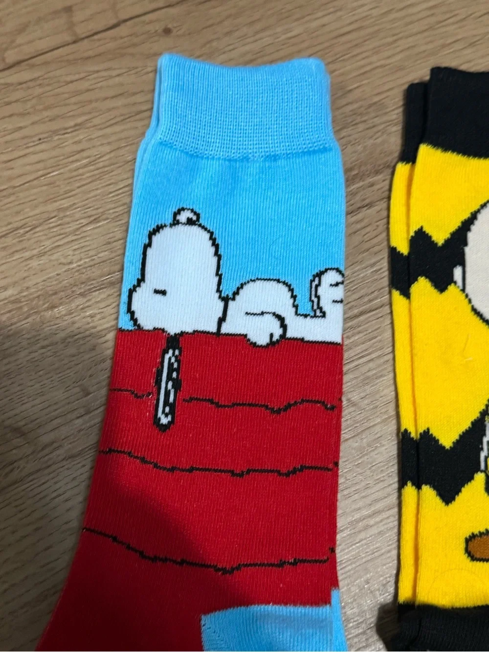 Odd Sox - Peanuts Snoopy Charlie Brown Novelty Funny Crew Socks, Size Large